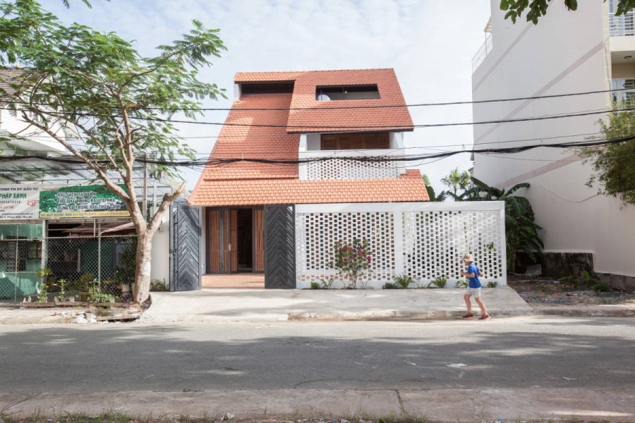 nhà 1 trệt 1 lầu mái ngói 1